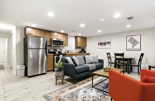 Near Northeast Appartement | Cozy 2BR Flat - Walk to METRO Union Market