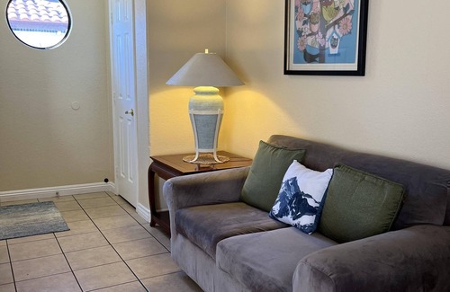 Sunrise Manor Maison | Cozy 2BR House - Las Vegas, NV - 10 Minutes away from the Las Vegas Strip!