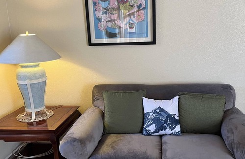 Sunrise Manor Maison | Cozy 2BR House - Las Vegas, NV - 10 Minutes away from the Las Vegas Strip!
