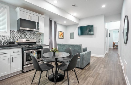 Garden Court Appartement | Cozy 2BR Loft 2nd Floor Retreat/The Loft@Cedar Park Philadelphia