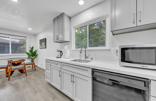 West San Jose Appartement | Cozy 2BR near Santana, w fast Wi Fi