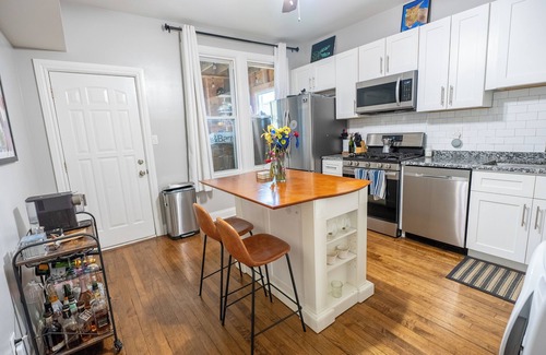 Avondale Appartement | Cozy 2BR + Office - Park Views, Backyard, & BBQ!