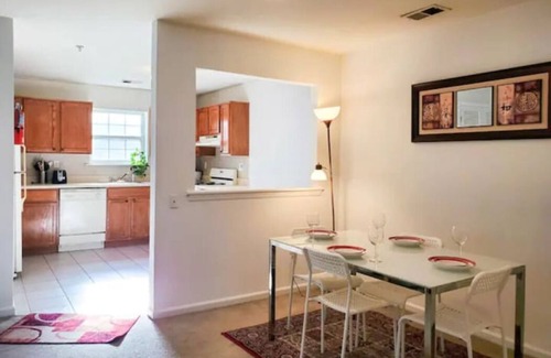 Iselin Appartement | Cozy 3 bed 2 full bath first floor apartment washer dryer 10 minutes to station