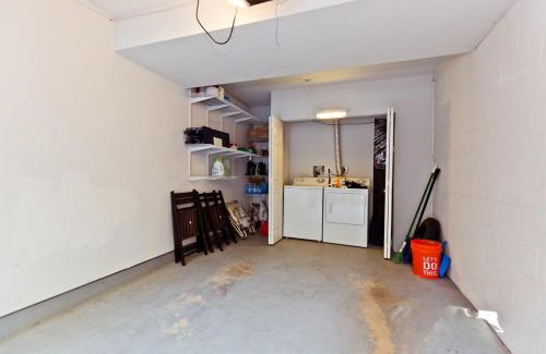 Nauck Maison | Cozy 3 bedroom and 2 bath Townhouse