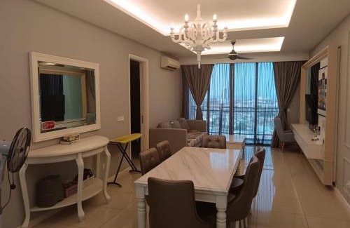 Bunga Paya Pantai Appartement | Cozy 3-bedroom Apartment with Swimming Pool