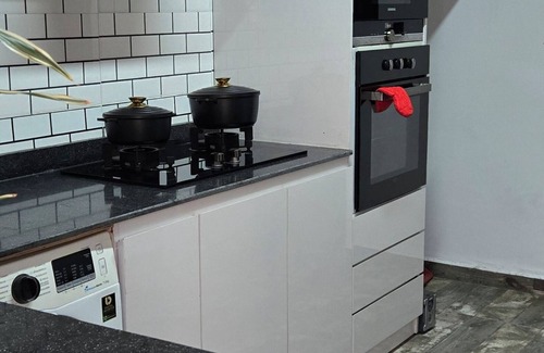 Abuja Appartement | Cozy 3-bedroom apartment in Lifcamp Abuja with 24/7 power supply