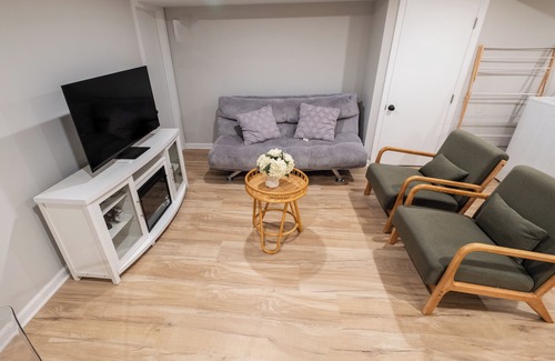 Hillside Maison | Cozy 3-bedroom Basement, close to NYC and Newark airport, on a quiet street.