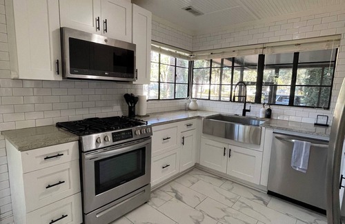 Mossy Oaks Maison | Cozy 3-bedroom bungalow in charming Beaufort