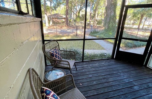 Mossy Oaks Maison | Cozy 3-bedroom bungalow in charming Beaufort