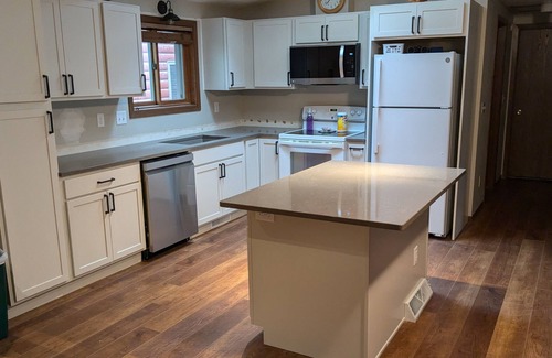 Waupaca Cabine | Cozy 3-bedroom cabin in adorable Waupaca with amazing.