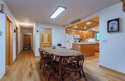Chili Cabine | Cozy 3-bedroom cabin with WiFi and AC in tranquil Greenwood