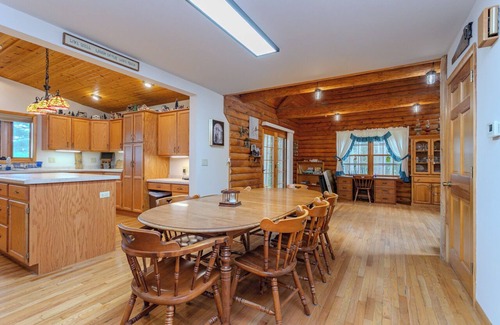 Chili Cabine | Cozy 3-bedroom cabin with WiFi and AC in tranquil Greenwood
