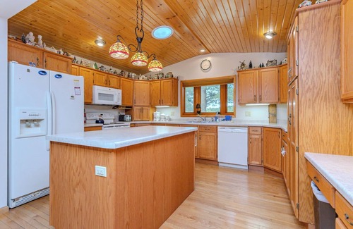 Chili Cabine | Cozy 3-bedroom cabin with WiFi and AC in tranquil Greenwood