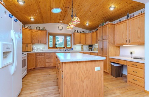 Chili Cabine | Cozy 3-bedroom cabin with WiFi and AC in tranquil Greenwood