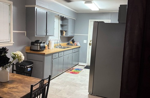 Piggott Maison | Cozy 3-Bedroom Cottage with Carport & Shaded Yard. Nestled under a big tree.