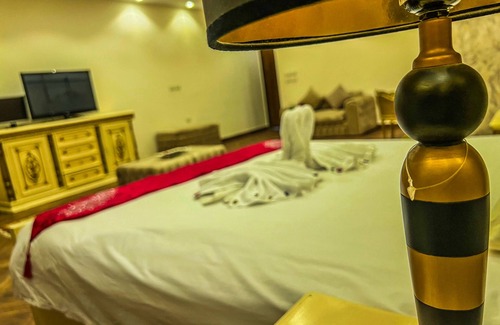 Giza Appartement | Cozy 3-bedroom apartment in charming Giza Pyramids Plateau with WiFi, AC.