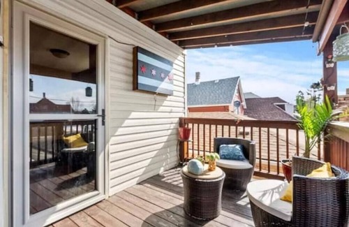 Chicago Lawn Maison | Cozy 3 Bedroom Family Sized Duplex/ 9 mins from Midway airport!