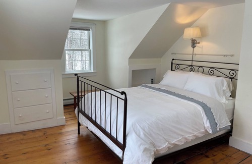 Greensboro Autre | Cozy 3-bedroom farmhouse in VT's idyllic NEK