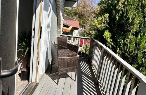 Northeast Heights Maison | Cozy 3-Bedroom Getaway with Yard, Driveway and Garage