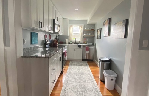 Corey Square Appartement | Cozy 3 bedroom in a friendly neighborhood close to I-93!