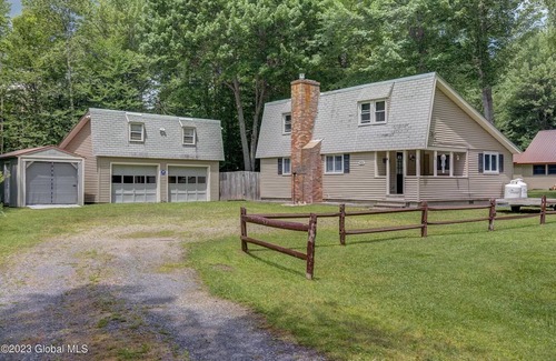 Speculator Maison | Cozy 3 bedroom in Speculator, walking distance to Lake Pleasant