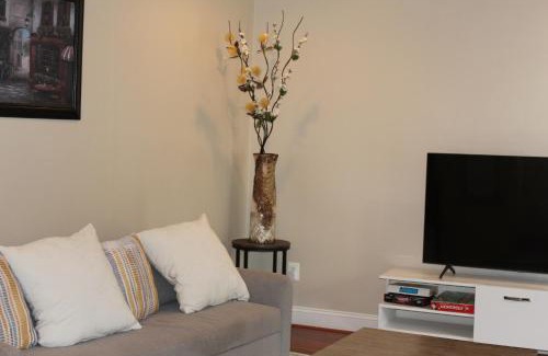 Nauck Appartement | Cozy 3 Bedroom Min to National Mall Great Location and Free Parking