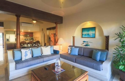 Marina Vallarta Station Balnéaire | Cozy 3 bedroom Family Beach Condo in beachfront Resort in Puerto Vallarta!