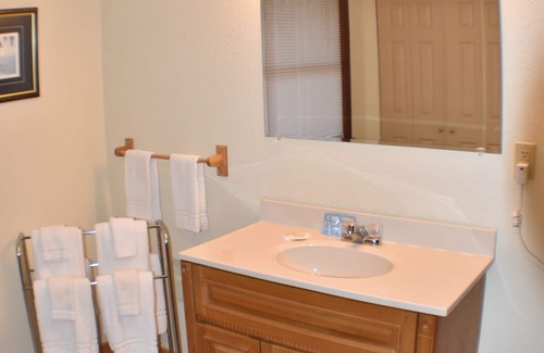 Stahlstown Cabine | Cozy 3 bedroom suite with living room. Close to hiking trails, ski resorts and family parks!