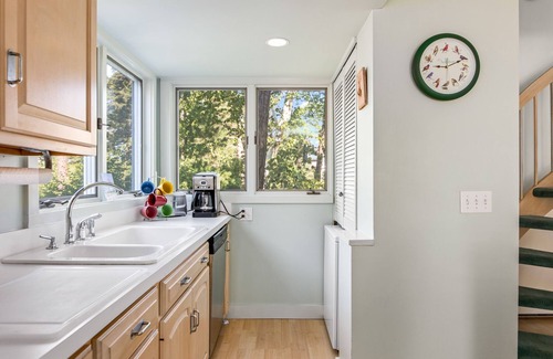 Biddeford Pool Maison | Cozy 3 BR Cottage On Hills Beach