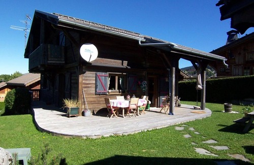 Les Carroz-d'Araches Chalet De Ski | Cozy 3-BR Chalet in Quiet Area - Near Slopes, Fireplace, WiFi, Garage