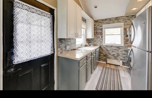 North Babylon Maison | Cozy 3 BR Near Belmont State Park- 4 min Drive