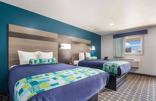 Salem Hôtel | Cozy 3 Double Rooms! Spacious, Non-Smoking, Near Local Shops & Historic Sites!