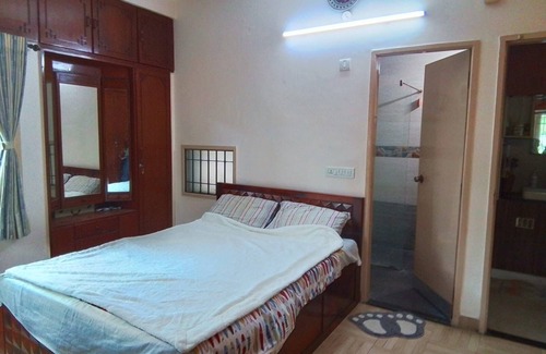 Kodambakkam Appartement | Cozy 3BHK - Heart of Vadapalani in Gated Community