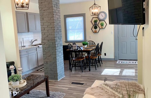 Niagara Falls Maison | Charming 3BR Minutes From Falls & Casino on the US side!