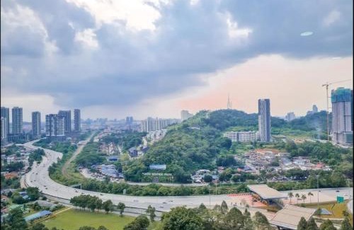 Kuala Lumpur Appartement | Cozy 3BR -2-8pax- 65 TV near MidValley-Pavilion 2