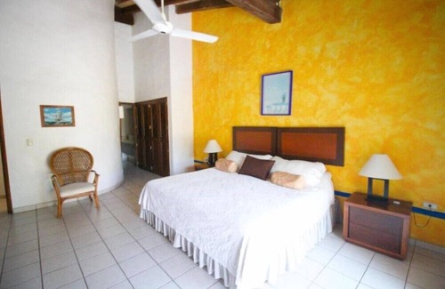 South Hotel Zone Hôtel | Cozy 3BR Condo with Private Balcony and Views
