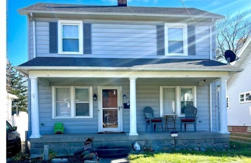 Bedford Maison | Cozy 3BR farmhouse retreat with fenced back yard