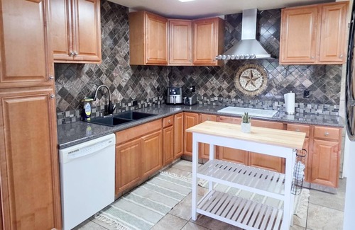 North San Antonio - SAT Maison | Cozy 3BR Home with Pool, WiFi & AC in a Quiet Neighborhood!