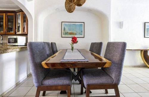 Isla Iguana Maison | Cozy 3BR House - Front of Marina- Pool
