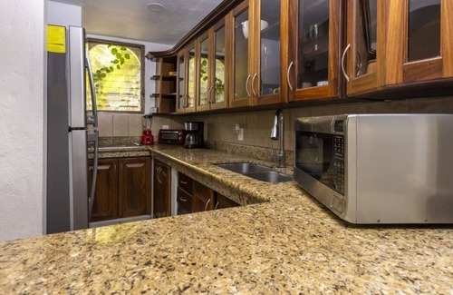 Isla Iguana Maison | Cozy 3BR House - Front of Marina- Pool