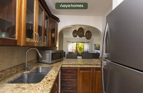Isla Iguana Maison | Cozy 3BR House - Front of Marina- Pool