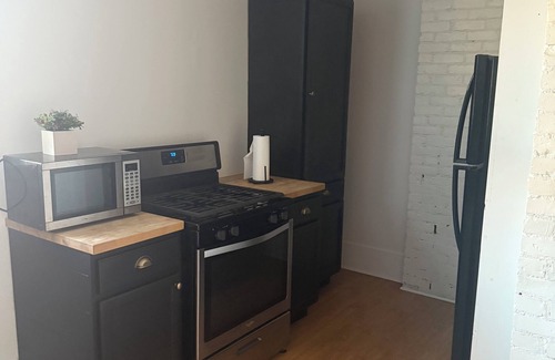 Buffalo Maison | Cozy 3BR Lower Unit home in South Buffalo Near Downtown