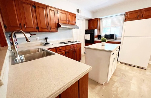 East Memphis Maison | Cozy 3BR Memphis Stay, Pet Friendly BBQ & Games