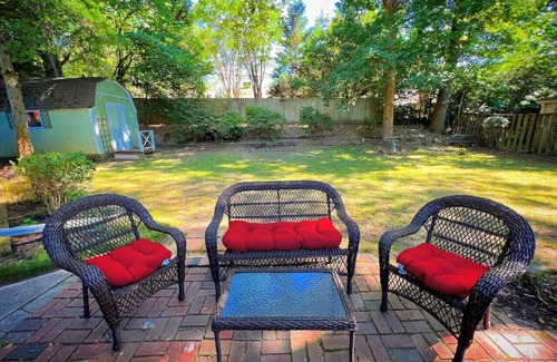 East Memphis Maison | Cozy 3BR Memphis Stay, Pet Friendly BBQ & Games
