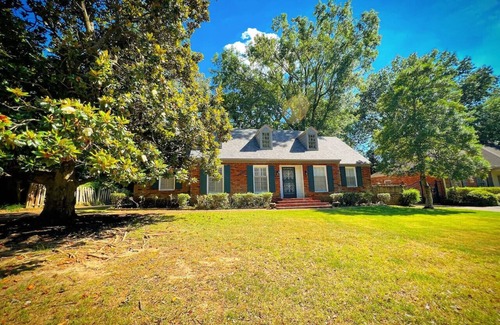 East Memphis Maison | Cozy 3BR Memphis Stay, Pet Friendly BBQ & Games