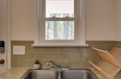 Lyndhurst Cabine | Cozy 3BR Mtn Cabin~newly updated w/woodstove