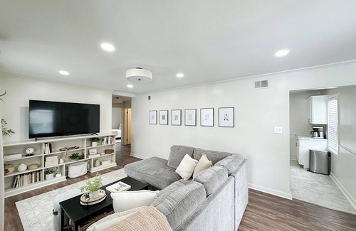 Evansville Maison | Cozy 3BR Spacious home w/Patio -Sleeps8