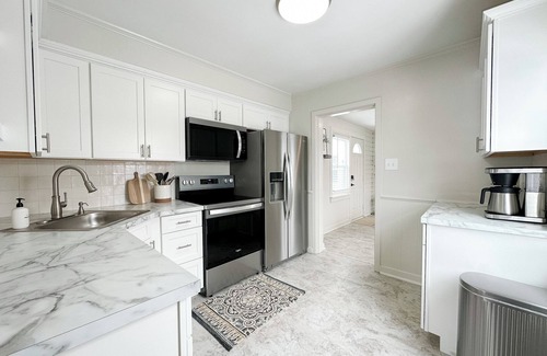Evansville Maison | Cozy 3BR Spacious home w/Patio -Sleeps8