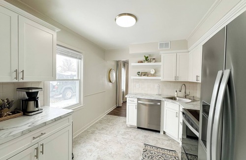 Evansville Maison | Cozy 3BR Spacious home w/Patio -Sleeps8