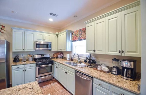 Starkville Maison | Cozy, 3Min Walk To Downtown, Firepit, King, SmartTv, 4Beds